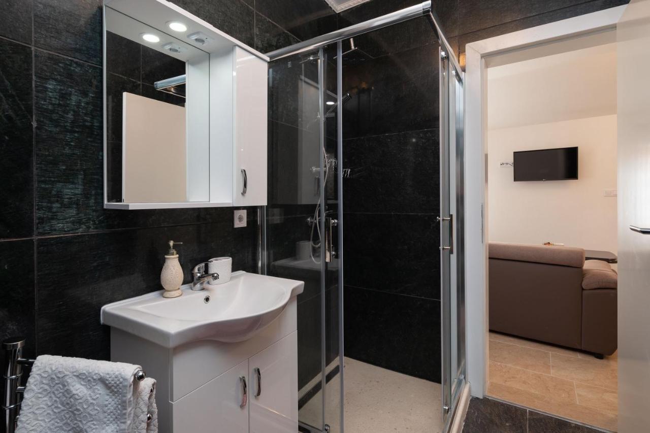 Luxury Stone Villa Nevija 2022 Private Villa Milna  Bagian luar foto