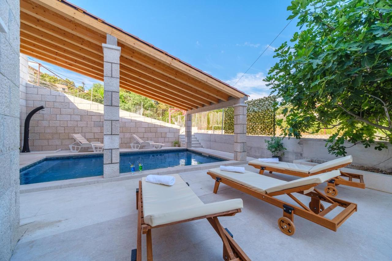 Luxury Stone Villa Nevija 2022 Private Villa Milna  Bagian luar foto